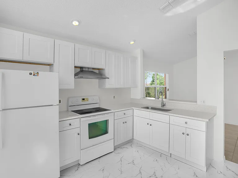 1005 Delnova Ln — Photo 9