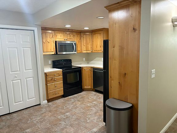 3rd image of 586 Legacy Ln
