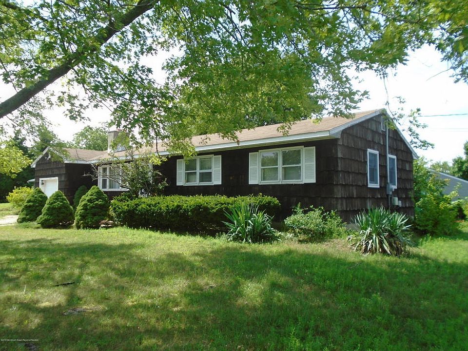 1st image of 102 Holly Tree Ln