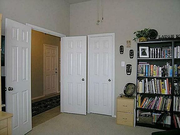 3rd image of 1043 Hollow Creek Dr