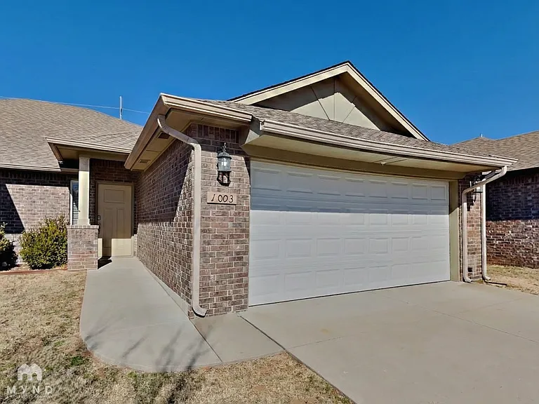 1003 Merlin Dr — Photo 2