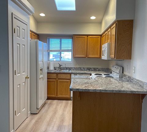 3rd image of 3320 Tomahawk Dr Unit 101