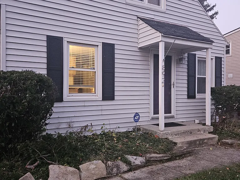892 W 9th Ave — Photo 1