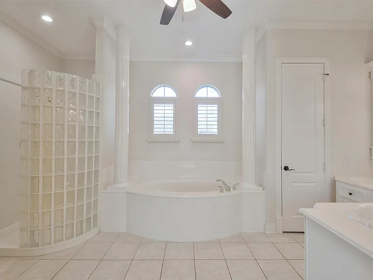 8114 Hideaway Lake Cir — Photo 22