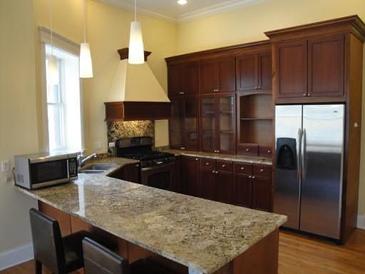 4th image of 533 W Belmont Ave #3