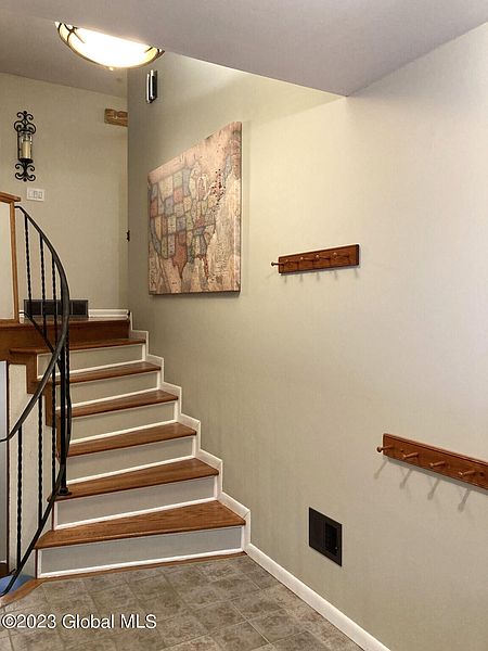 5th image of 2175 Foxhill Drive