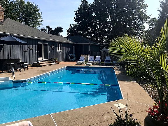 2nd image of 520 Ashley Cir