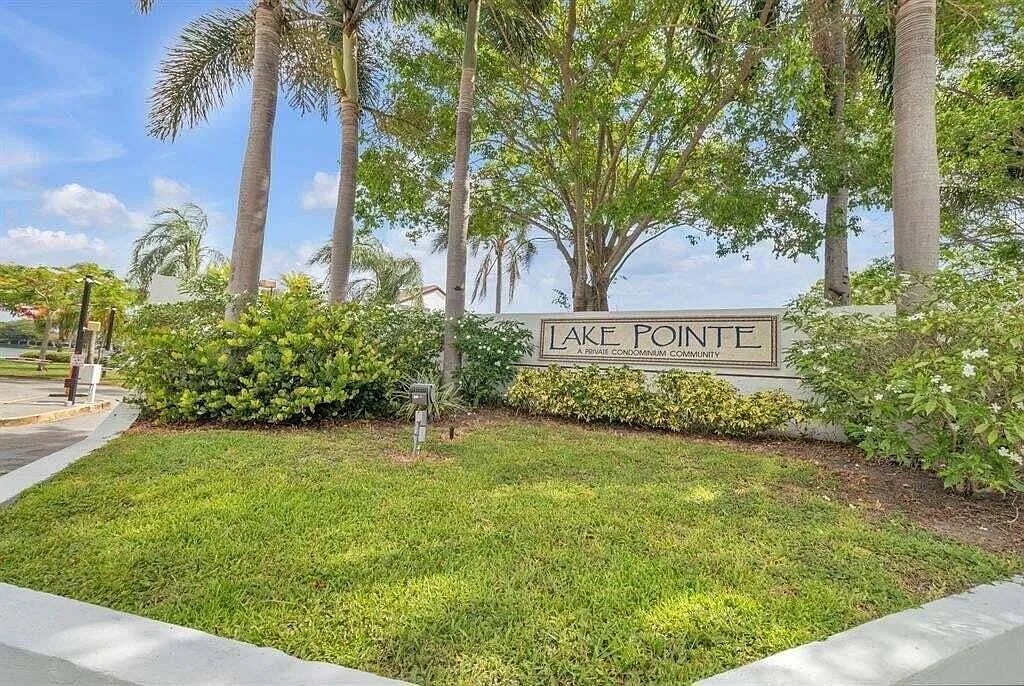 2 bed, 2.0 bath, 910 sqft, $1,950 — Photo 1