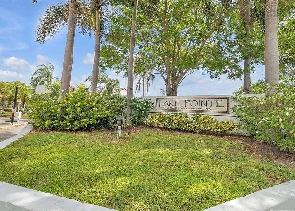 207 Lake Pointe Dr #102