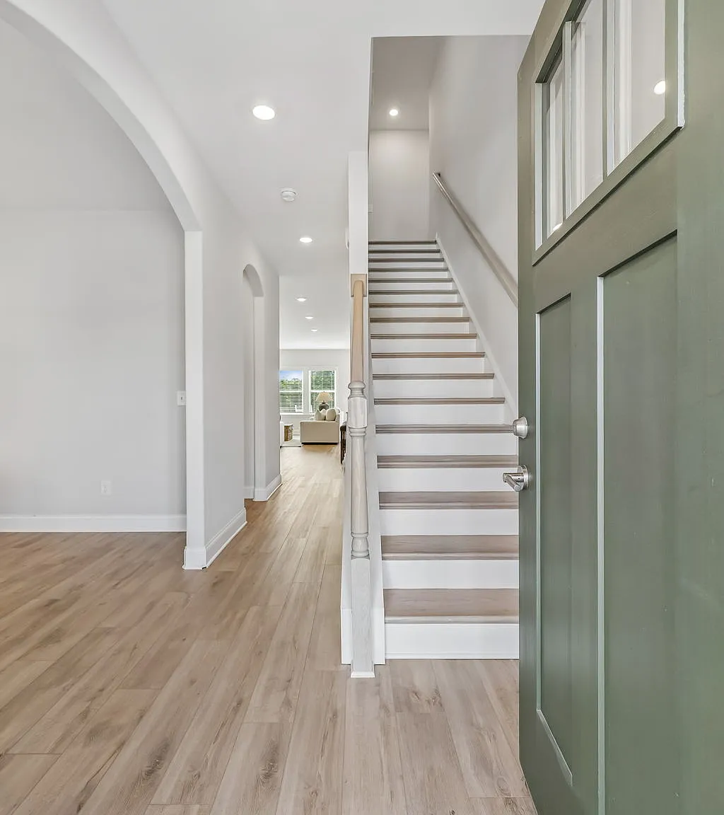 3 bed, 2.5 bath, 2339 sqft, $3,800 — Photo 4