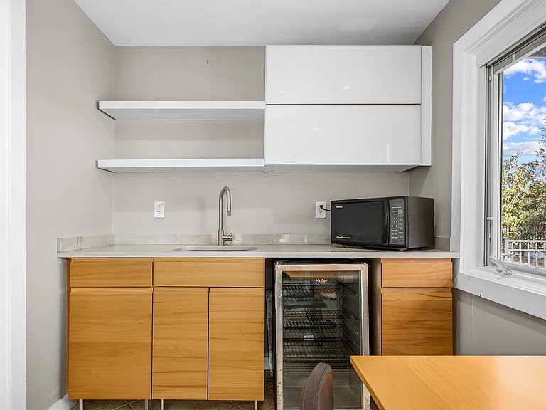 201 Edgewater Dr #B — Photo 10