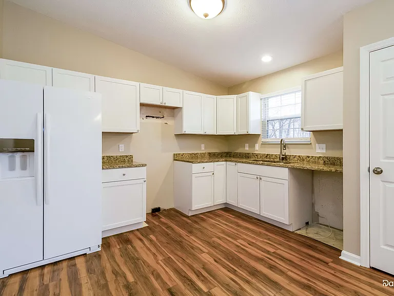 607 Fox Chase Way — Photo 3