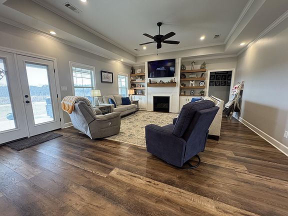 5th image of 10 Thrasher Rd