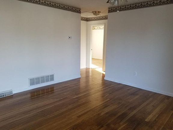 2nd image of 705 Fairview Ct
