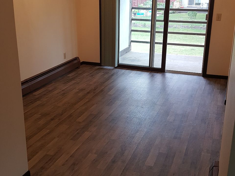 Dining area off kitchen