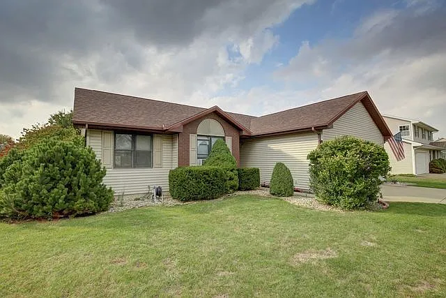 415 Laurel Dr photo 1