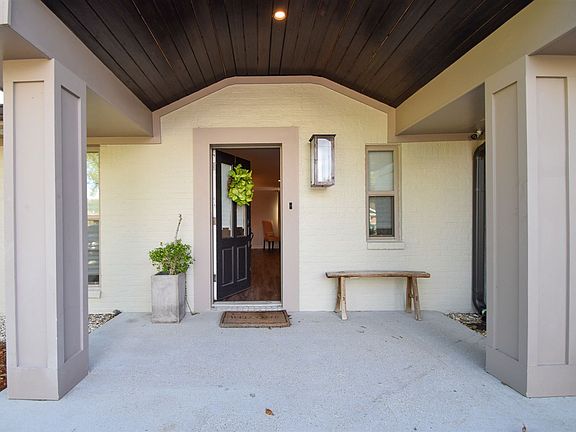 4th image of 2501 Elm St