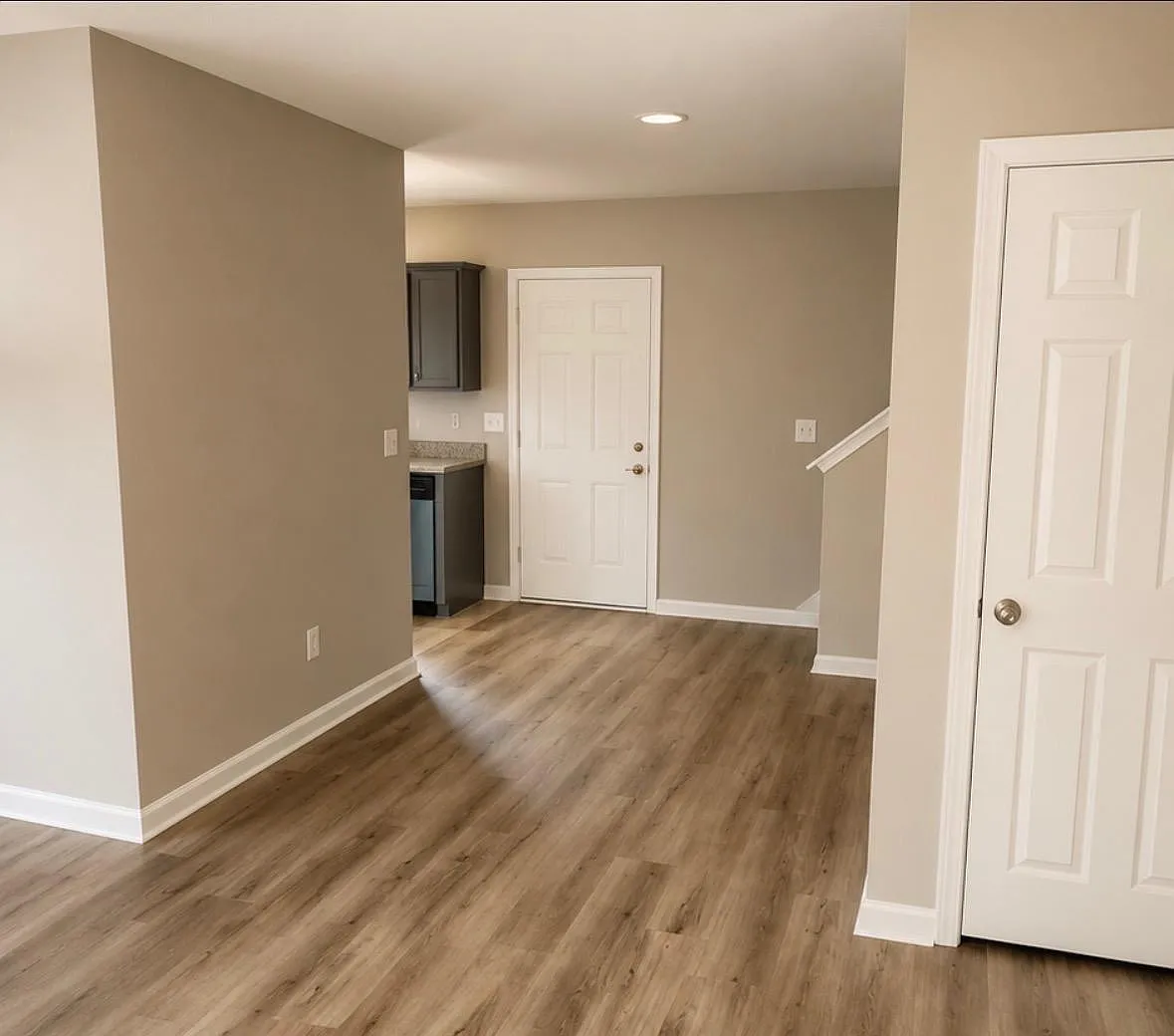 4 bed, 3.0 bath, 1200 sqft, $741 — Photo 3