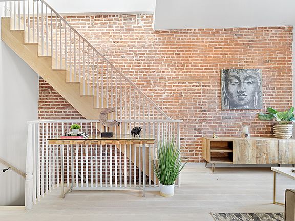 4th image of 105 Clifton Pl #Townhouse
