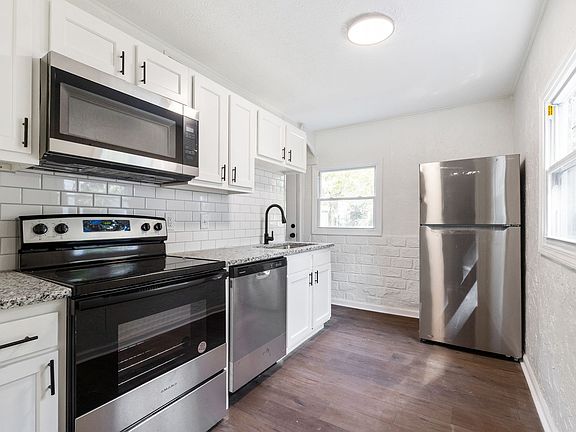 2nd image of 2778 Grasmere Ave