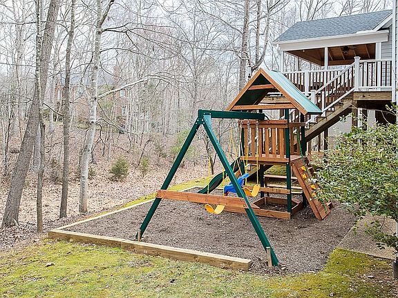 Great back play area