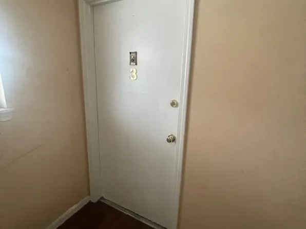 2922 Brinkey Way APT 3, Louisville, KY 40218