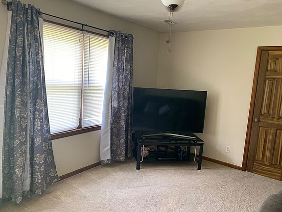 5th image of 309 Christa Dr APT A