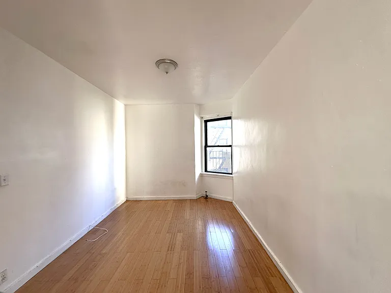 21-28 35th St #4F — Photo 10