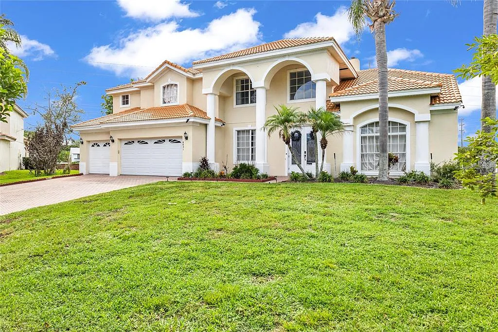 6 bed, 4.5 bath, 3554 sqft, $4,900 — Photo 1