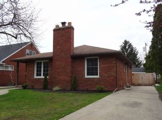 21246 Littlestone Rd, Harper Woods, MI 48225