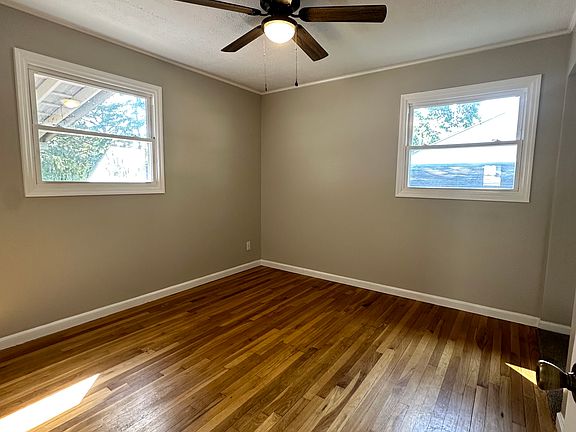 3rd image of 5326 Woodbine Ave