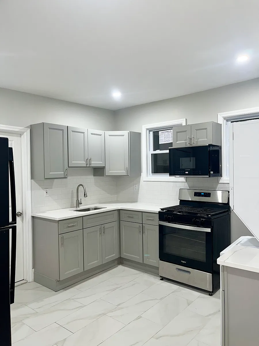 Building Photo - 364 River Dr #1