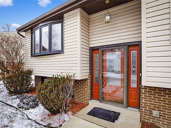 4th image of 216 Manor Dr