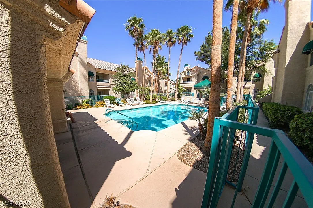 2 bed, 2.0 bath, 1012 sqft, $1,550 — Photo 3