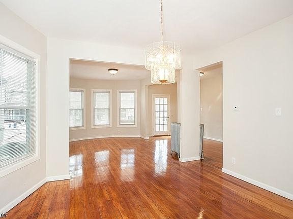 4th image of 147 Claremont Ave