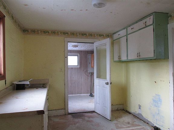 4th image of 570 N 14th St