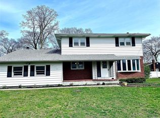 121 Governor Ave, West Babylon, NY 11704