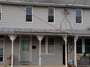 27 W Smith St, Topton, PA 19562