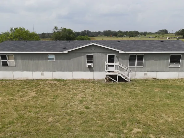 517 CORLEY DR, Devine, TX 78016