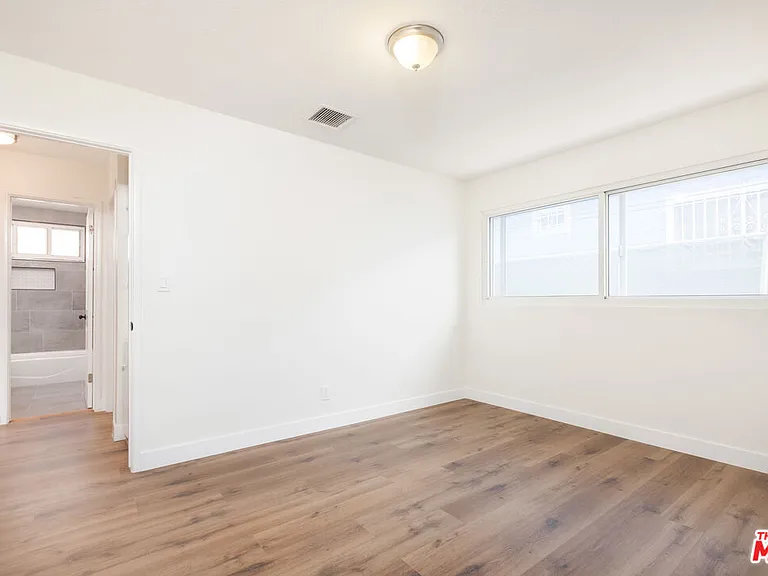 3711 W 105th St #1 — Photo 9