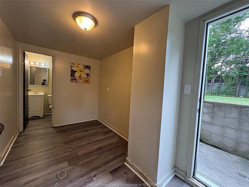 2 bed, $1,000 — Photo 3