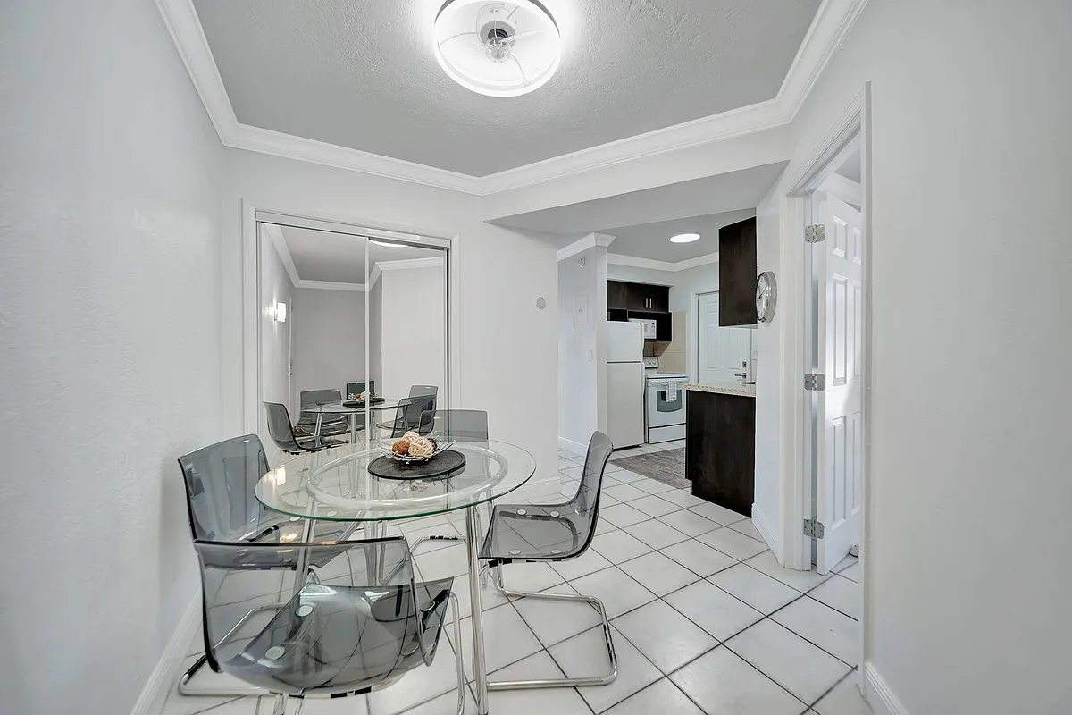 Building Photo - 2724 NE 14th St #5