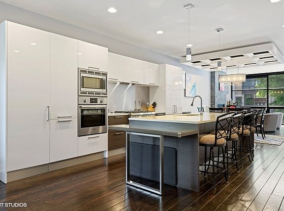5th image of 2336 W Lyndale St #1