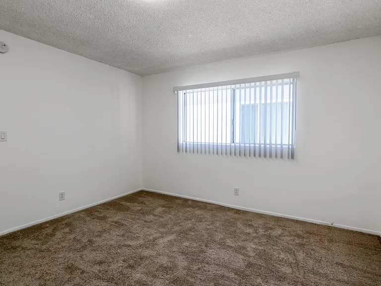 4065 McLaughlin Ave — Photo 14
