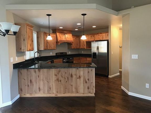 4th image of 2819 Esther Ln