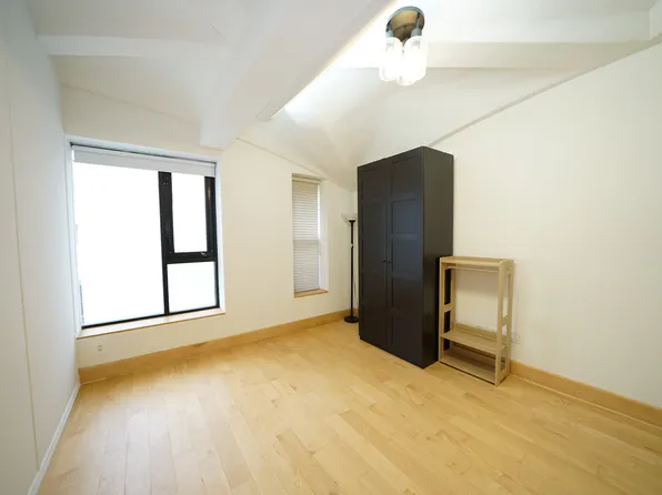 142 East 39th Street image 3 of 6