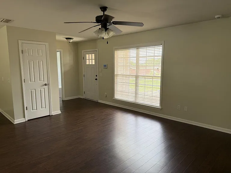 281 Griffith Ln — Photo 4