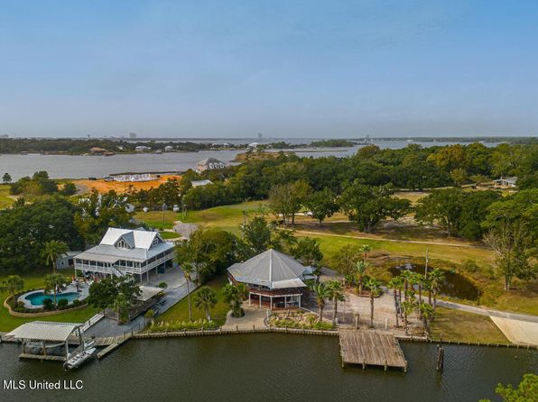 5710 Caldwell Dr, Ocean Springs, MS 39564