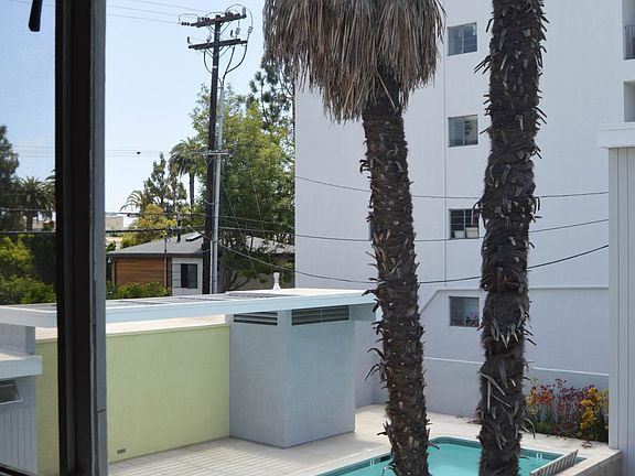 3rd image of 234 San Vicente Blvd #21