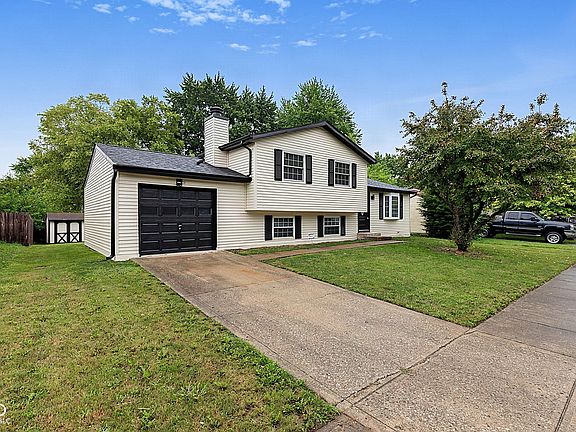 3rd image of 921 Waring Dr E